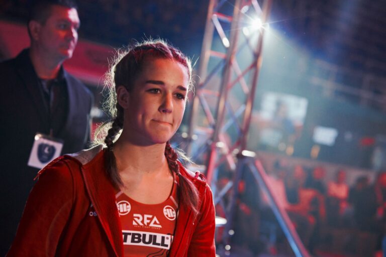 Jedna je podvodnice, druhá hledá dárce spermatu a je hodně dobrá v posteli? Konflikt bojovnic Clash of the Stars neslábne, padají ostrá vyjádření