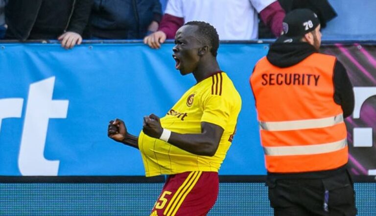 Awer Mabil má nervy z ocele! Křídelník Sparty není ve formě, přesto vzal vše na sebe a vykopal svému týmu tři body