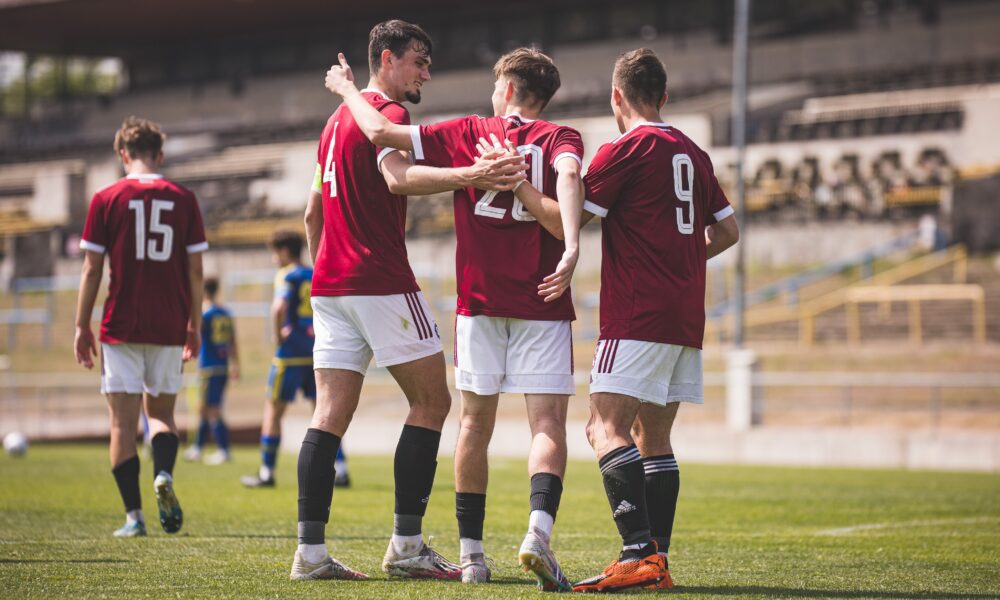 Tenåringsligaen når toppen!  Det avgjøres trolig i siste runde, når første Sparta og andre Baník møter hverandre