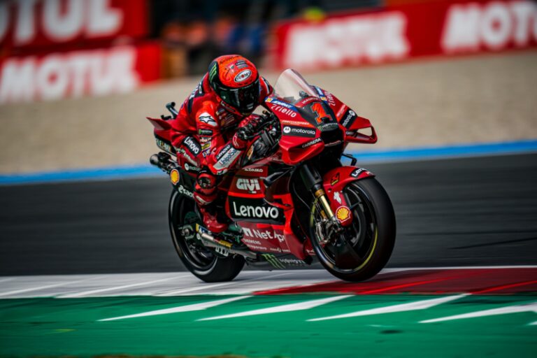 Fantastický Bagnaia si dojel pro vítězství! Honda pokračuje v tragédii, kdo další obsadil stupně vítězů?