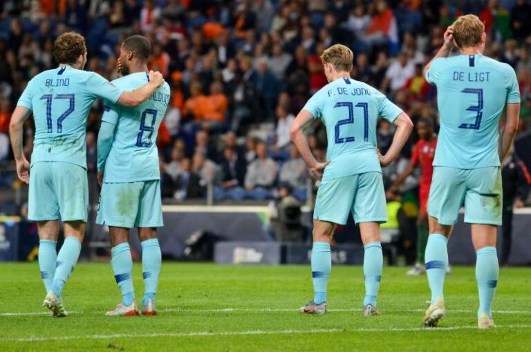 VIDEO: Krásná akce Nizozemců nakonec nestačila. Wijnaldum zařídil jen snížení, Itálie získala v Lize národů bronz