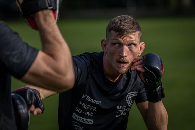 Těžká rána! Dvořák potřetí v řadě v UFC prohrál, jeho soupeř se postaral o senzaci