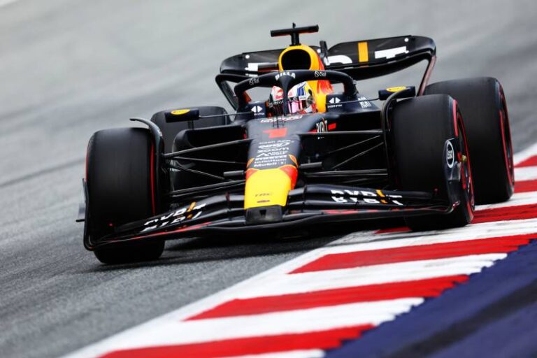 Rekordní Red Bull! Verstappen zvítězil ve VC Maďarska, McLaren zaznamenal díky Norrisovi další stupně vítězů
