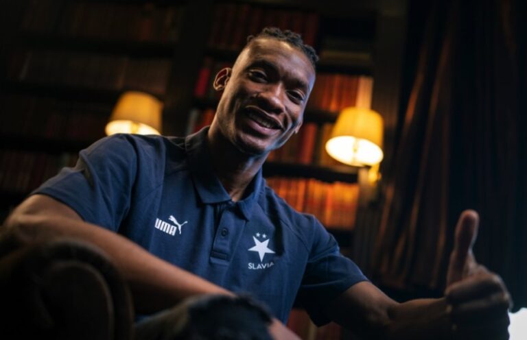 Tijani bude mít těžké přesvědčit trenéry, že je schopný se přizpůsobit, říká Podaný