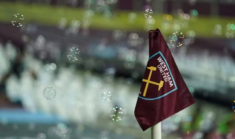West Ham dobývá Prahu, bez vstupenek přiletělo do hlavního města přes 25 tisíc fanoušků anglického klubu