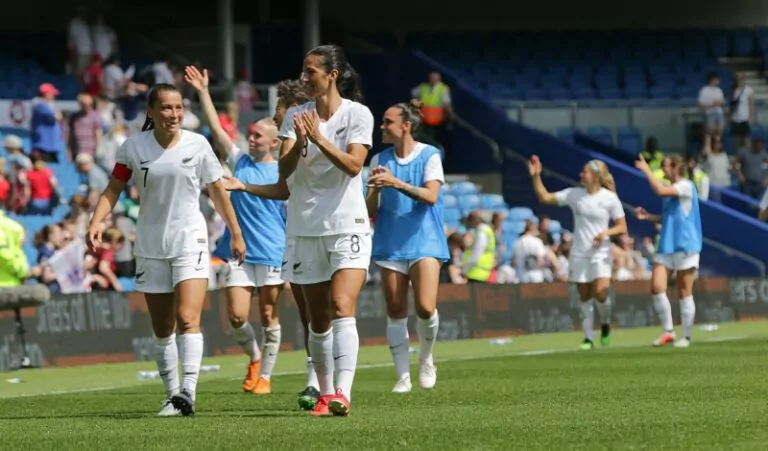 MS ve fotbale žen: Nový Zéland s českou trenérkou Klimkovou slaví první výhru v historii turnaje