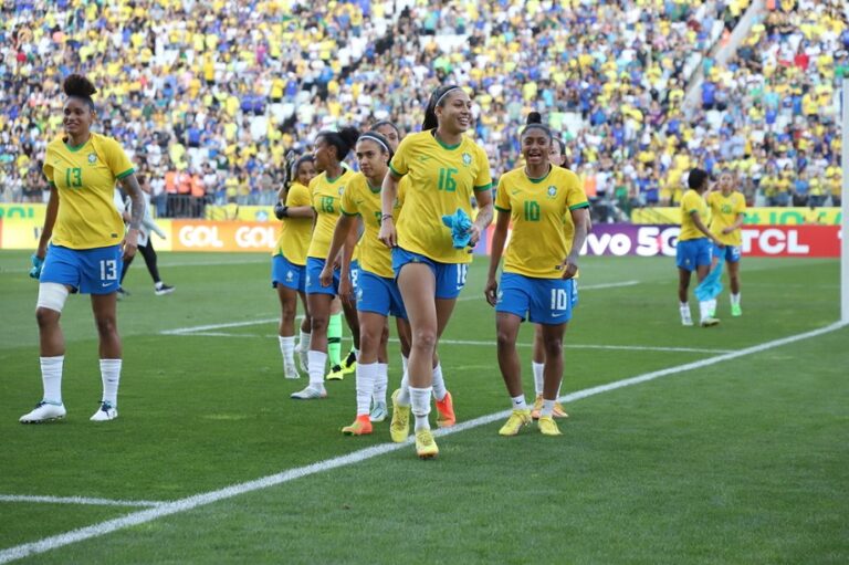 Joga Bonito, nejkrásnější gól šampionátu! Brazílie v prvním kole na MS žen bavila, talentovaná debutantka vstřelila hattrick a přidala asistenci