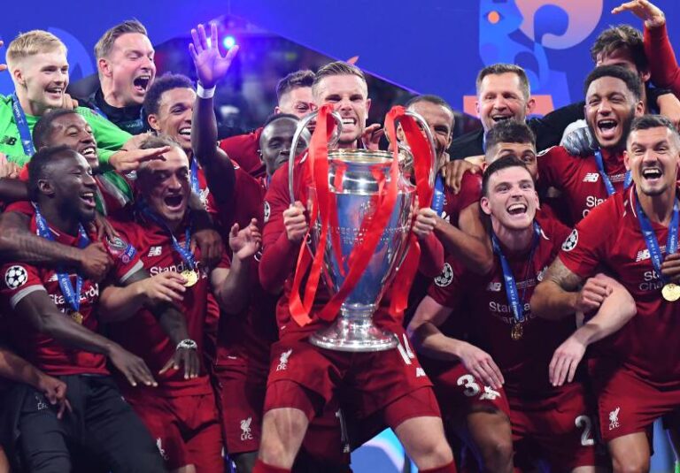 Hraješ v Arábii, budeme bučet! Bývalý kapitán Liverpoolu to schytává v reprezentaci