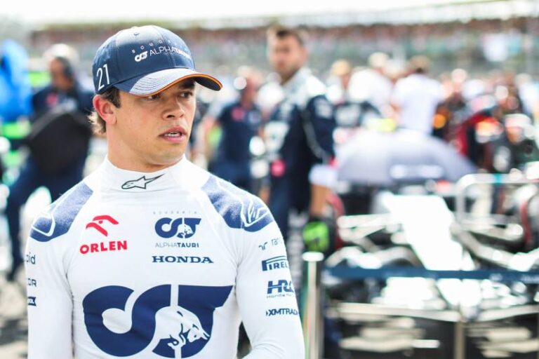 Nyck de Vries na cestě z AlphaTauri? Schumacher má jasno, nahradit by jej mohl bývalý pilot Red Bullu či McLarenu