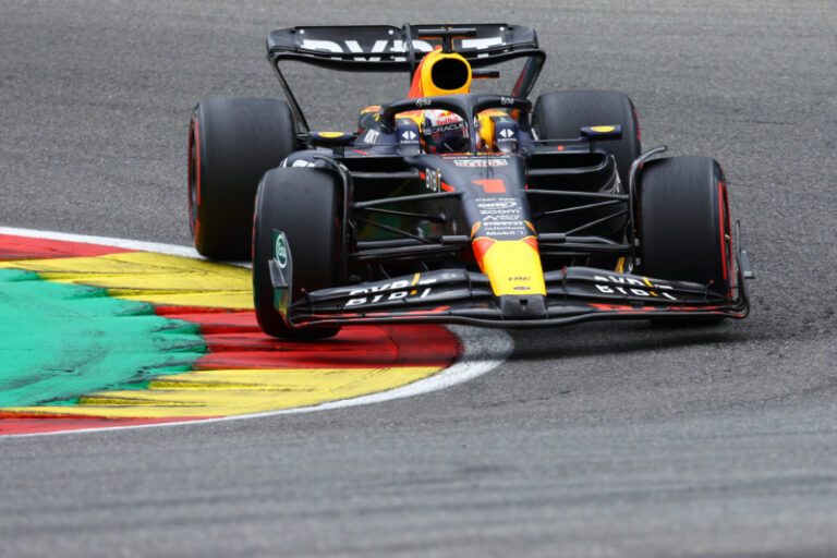 Šťastná třináctka! Max Verstappen vítězem Velké ceny Belgie, Red Bull prodlužuje rekordní vítěznou šnůru
