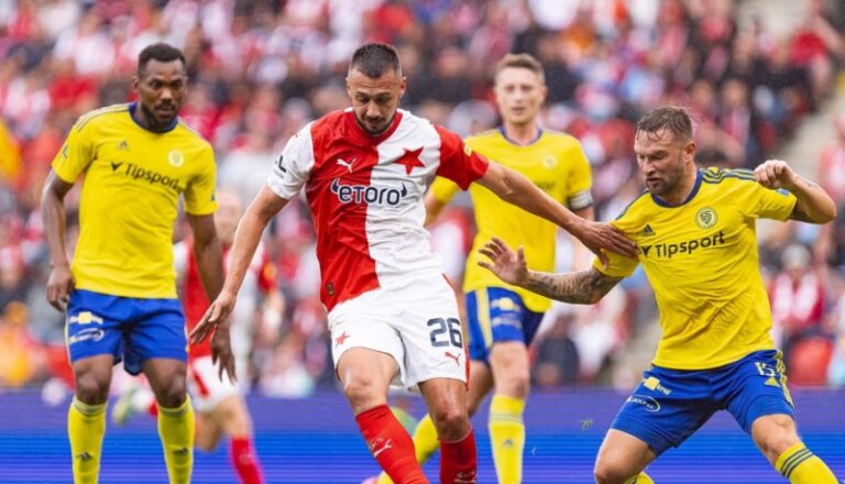 Slavia herně rozdrtila Vrbův Zlín, o výhru se ovšem musela obávat do posledních vteřin