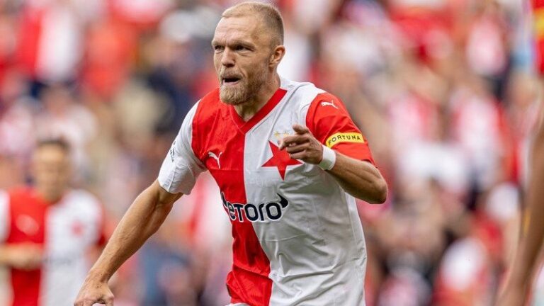 Miláček fanoušků Slavie řeší návrat do Chance Ligy. Mick van Buren může posílit Hradec Králové