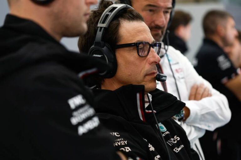 Toto Wolff na adresu dominantního Verstappena: Bez něj by byla sezóna F1 fantastická! Je nad námi všemi, říká