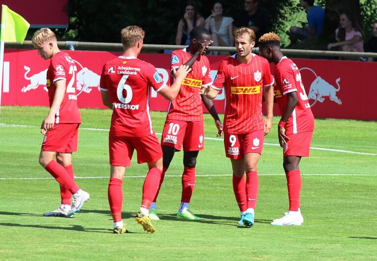 Greenhorni letošních pohárů: Nordsjaelland těží ze spolupráce s ghanským týmem