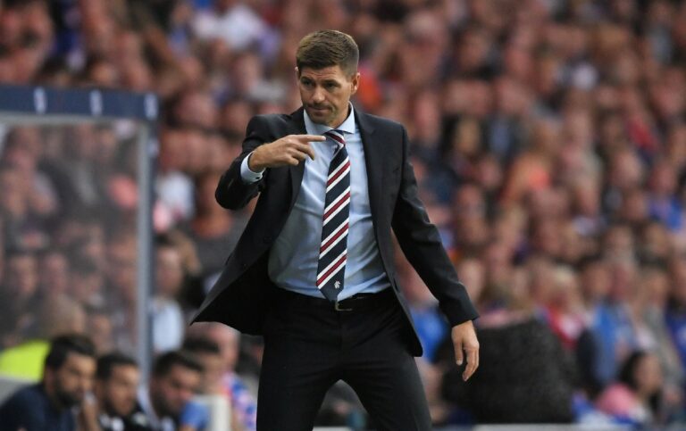 Ve Spartě i Slavii mu nemohou přijít na jméno, u Saúdů ho ale milují. Steven Gerrard prodloužil smlouvu