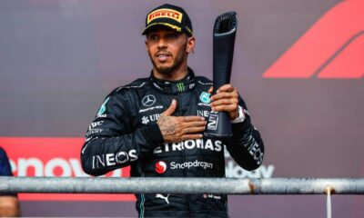 Lewis Hamilton oslavuje druhé místo ve Velké ceně USA