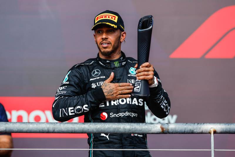 Lewis Hamilton oslavuje druhé místo ve Velké ceně USA