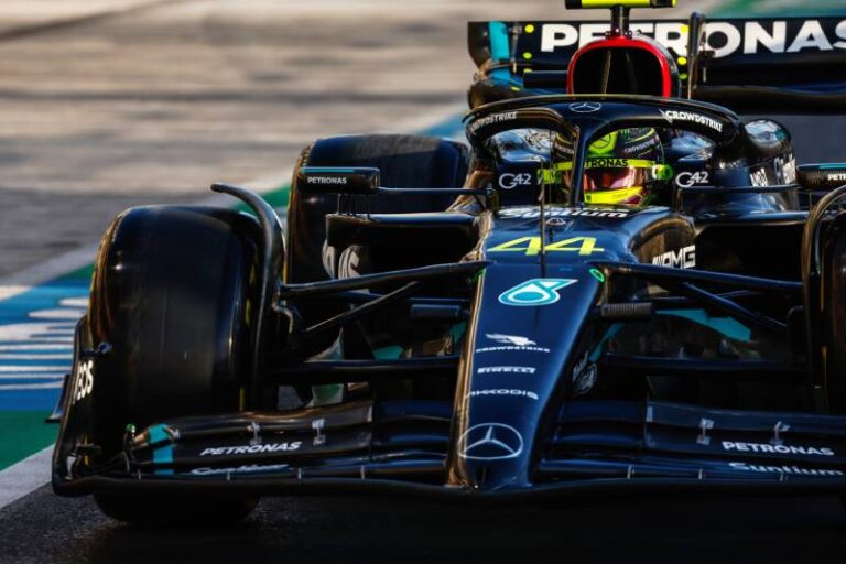 Hamilton dostal vysokou pokutu! Velmi se omlouvám, uvědomuji si, co jsem udělal, říká