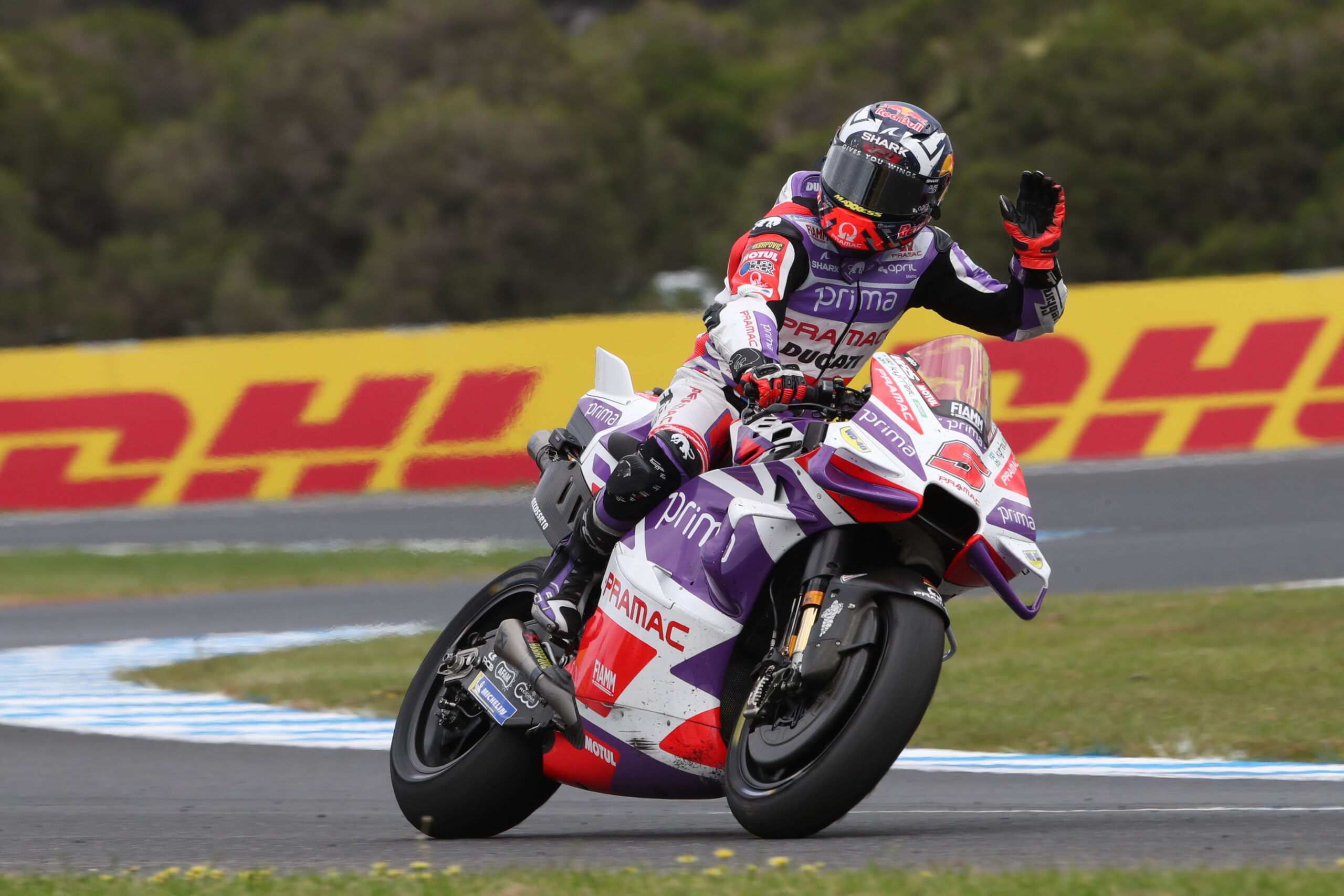 Dvojitá euforie! Zarco si v Austrálii připsal premiérové vítězství ve velké ceně MotoGP, na pódium se poprvé podíval i Di Giannantonio