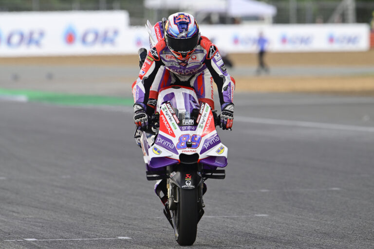 Král sprintů Martín popáté za sebou ovládl sobotní závod MotoGP, v Thajsku stáhl náskok lídra Bagnai na 18 bodů