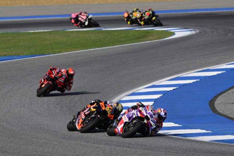 Bitva titánů! Martín porazil Bagnaiu a Bindera v neskutečném thajském trháku, rozdíl na čele MotoGP činí 13 bodů