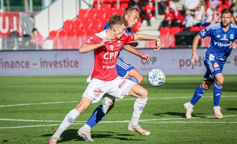 Daněk má zlomenou ruku, na hřišti ale nemusí chybět ani minutu! Hrozba, že už si nezahraje, byla zažehnána