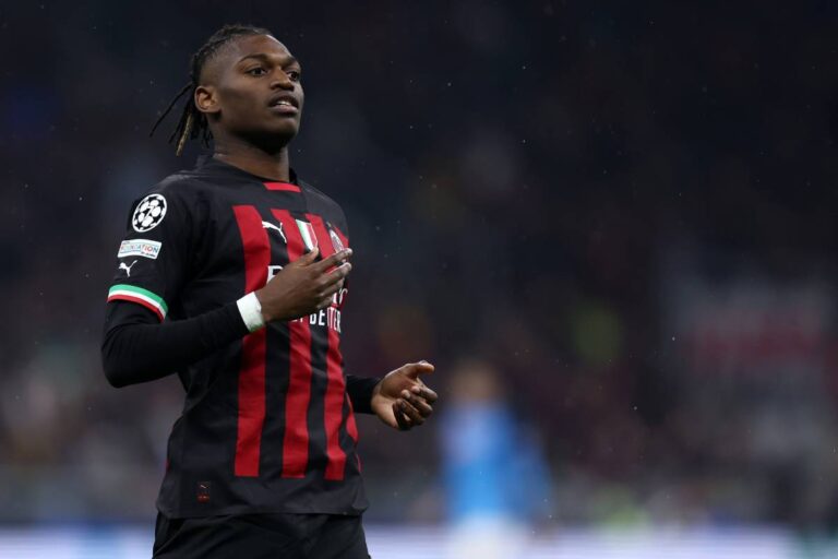 AC Milán navzdory dvěma penaltám Rennes postupuje do osmifinále EL