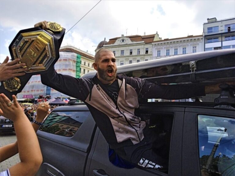 Procházka se pochlubil novou smlouvou s UFC, nebrání se zápasu s Pereirou za tři týdny: Jedná se o tom. Přemýšlí o změně váhy, získá dva tituly?