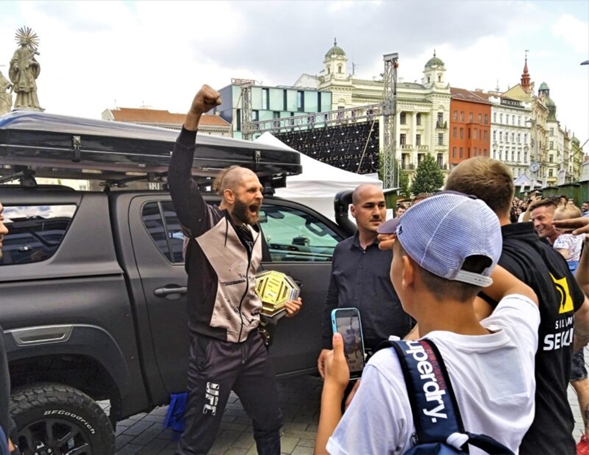 Vedení UFC miluje Jiřího Procházku! Bonusem mu vzkazují, že v něm vidí potenciální světovou superstar, a budou ho tlačit, řekl Novotný