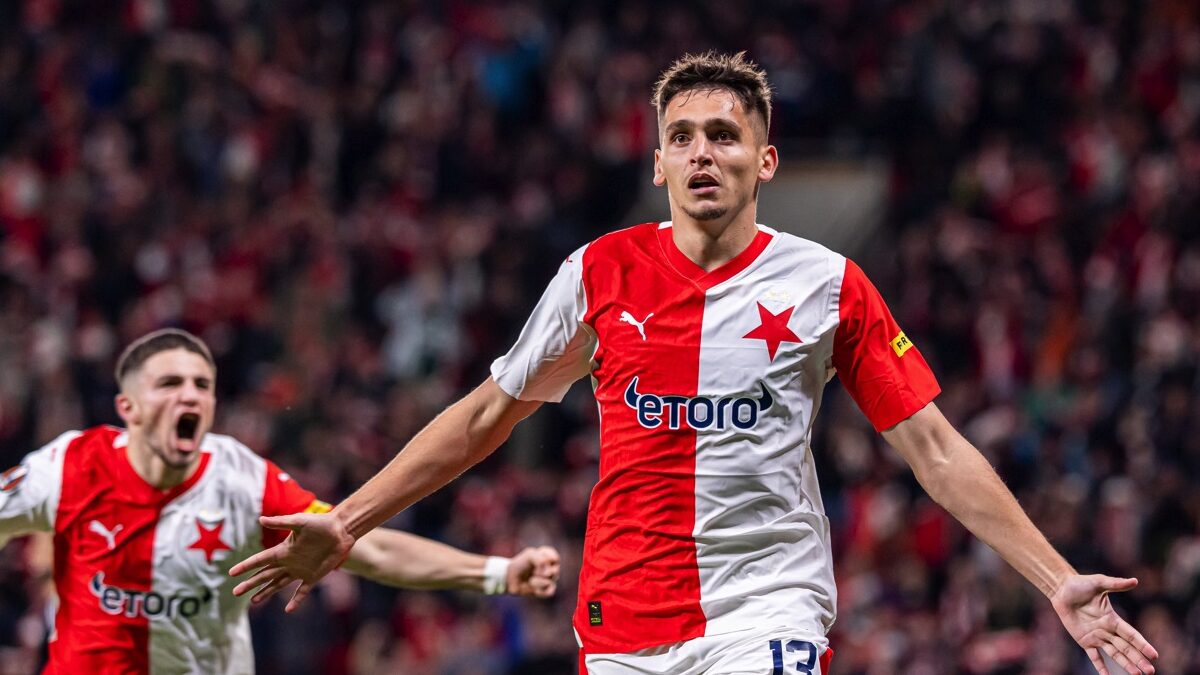 Slavia díky standardním situacím porazila trápící se České Budějovice 2:1. Podívejte se na všechny branky v utkání
