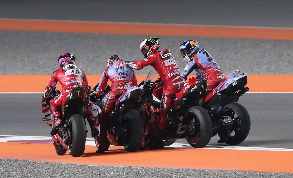 Gresini opět pouštními králi! Nezaměstnaný Di Giannantonio poprvé vítězí ve VC MotoGP, Bagnaia jednou rukou na trofeji šampiona