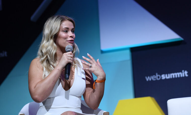 Šampion UFC se ostře a sexisticky opřel do populární Paige VanZant: Muži víc zaplatí za to, aby tě viděli nahou, než aby tě viděli bojovat