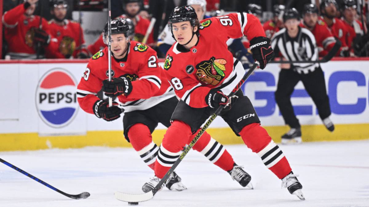 Velká paráda 18letého supertalentu! Connor Bedard vstřelil v NHL senzační gól. Chvíli poté jej napodobil Zegras. Podívejte se na jejich Michigan