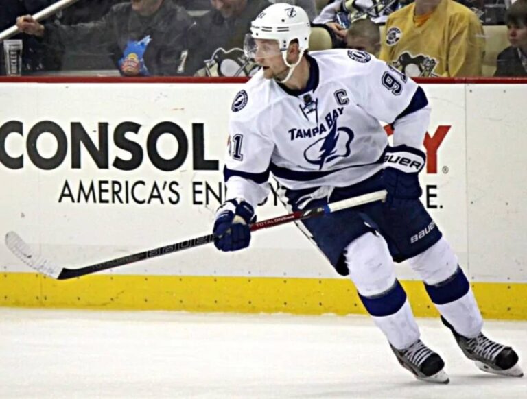 Stamkos nasázel 4 branky do sítě Edmontonu, MacKinnon má 800. bod v NHL