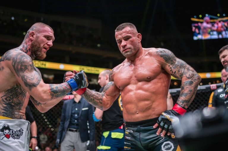 Vémola musí do vážení shodit stále 11 kilogramů! Sice u toho pomalu umřu, ale dám to. Jako vždycky, řekl rázně