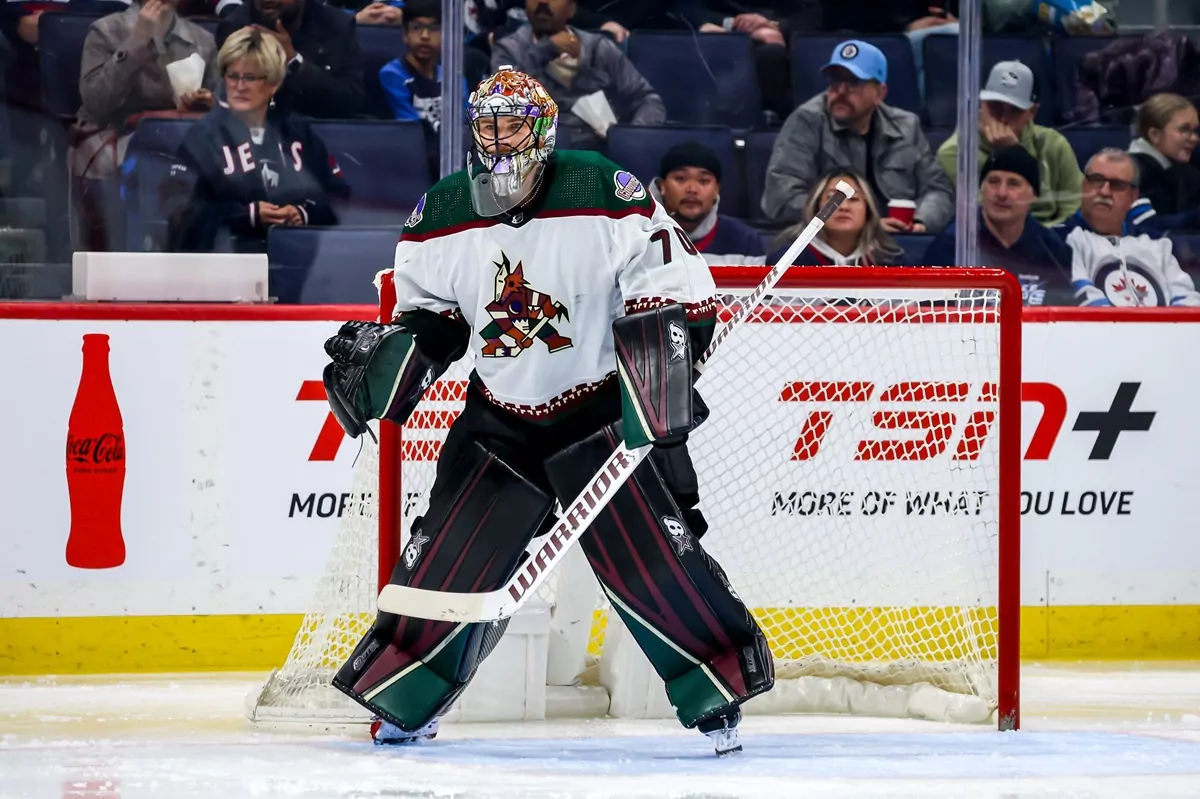 Vejmelka opět zazářil! Vychytal Buffalo a připsal si první nulu v sezoně. Co další Češi v NHL?