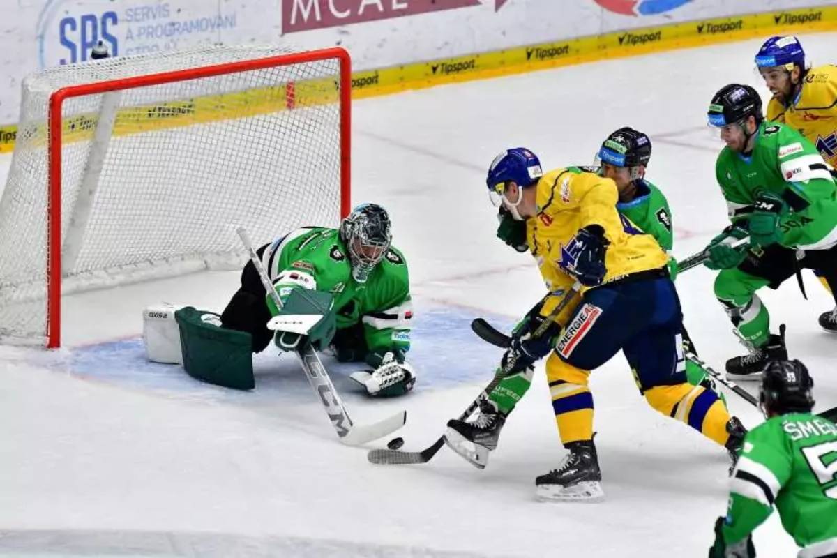Extraliga s nadhledem: First minute dovolená pro Boleslav. Jedí šelmy drůbež?