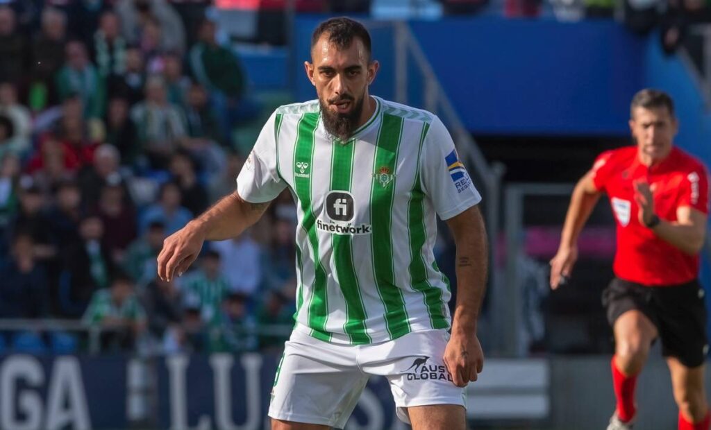 Borja Iglesias, Real Betis