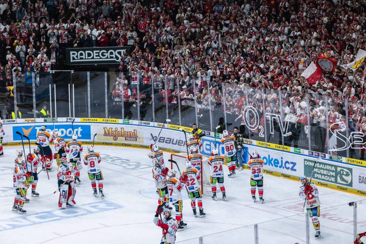 Ostuda, jak jste to mohli dopustit? Fanoušci Sparty kritizují invazi pardubáků do O2 arény