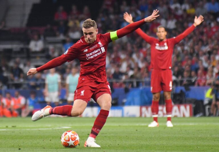 Jordan Henderson touží po návratu do Premier League. Gerrard je kvůli výsledkům pod tlakem majitelů