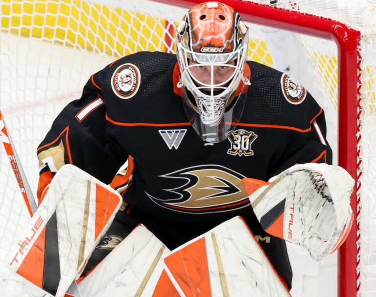 Dostál vytvořil nový rekord! Český brankář pochytal neuvěřitelných 55 střel, jeho Anaheim ale i tak Torontu podlehl