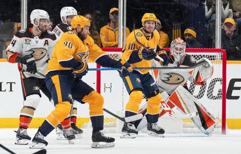 St. Louis porazili Anaheim, Dostál inkasoval 4 branky, Crosby ukončil dlouhé období bez vstřelené branky a Penguins získali důležité vítězství
