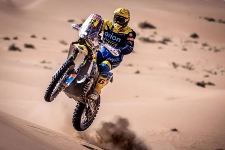 Macík kousek od velkého triumfu, Michek i přes zdravotní trable stále srdnatě bojuje! Jak si vedou Češi na Rallye Dakar?
