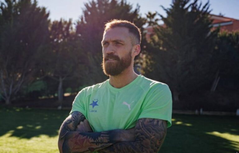 Do Edenu se vrací po 62 dnech ligový fotbal. Milan Kerbr prozradil, se kterými hráči může Slavia počítat do utkání s Českými Budějovicemi