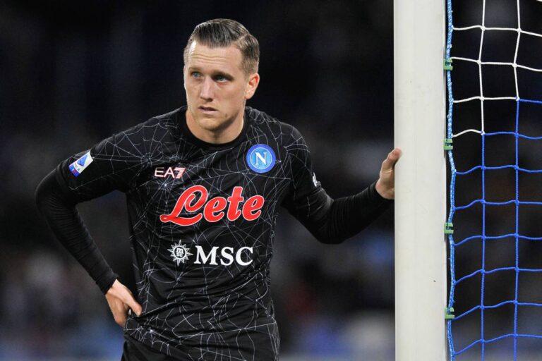 Přijde Neapol o svou hvězdu? Polák Zielinski si měl plácnout s Interem, na přestup se však stále čeká