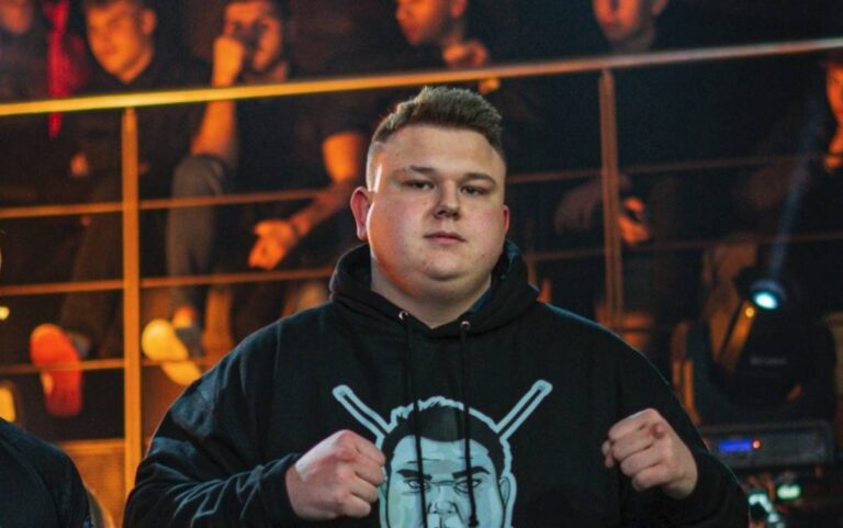 Další incident v Clash of the Stars! Veselý opět použil na svého soupeře pepřový sprej. Promotér Le Sy slibuje mastnou pokutu