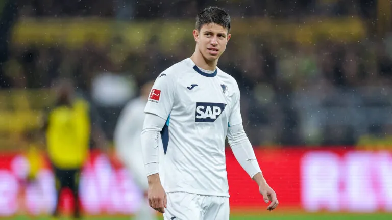 Přihraj mi desítku. Hoffenheim oznámil Hložkovo nové číslo vtipným videem s Coufalem