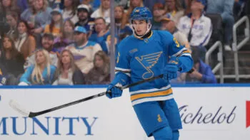 VIDEO: Adam Jiříček vstřelil první gól v NHL. St. Louis deklasovalo Ottawu