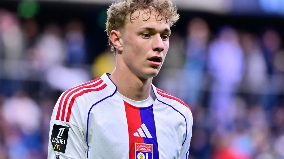 Adam Karabec, Olympique Lyon