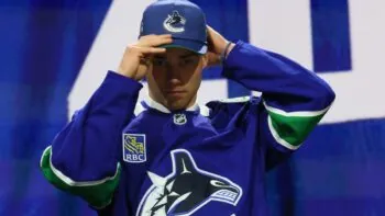 O krok blíž vysněné NHL: Adam Novotný podepisuje s Vancouverem nováčkovský kontrakt
